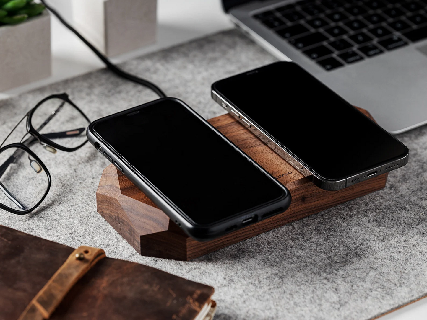 Qi Wireless Charger Wooden Docking Station